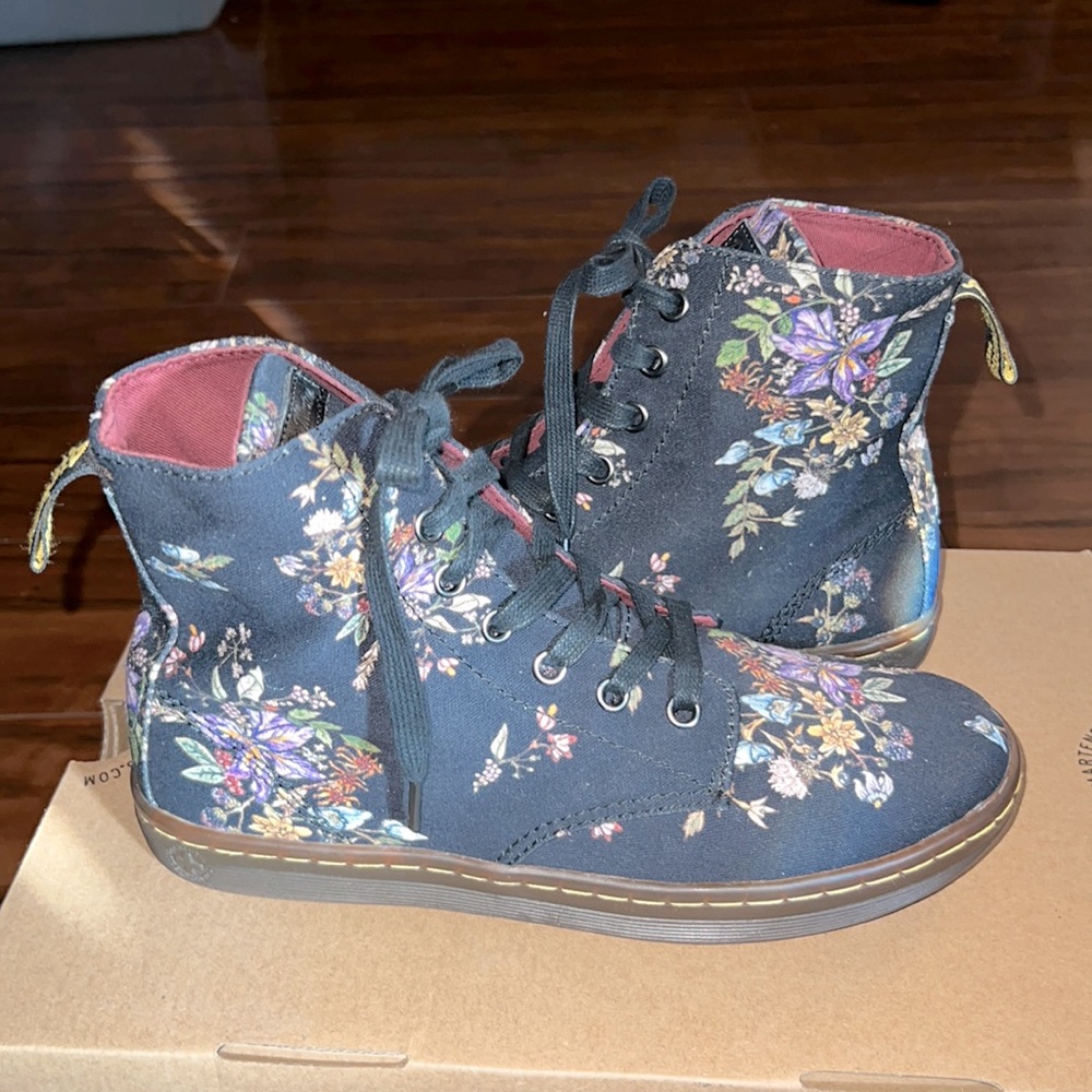 Dr. Martens Blue Floral Canvas Boots New 7 Ladies